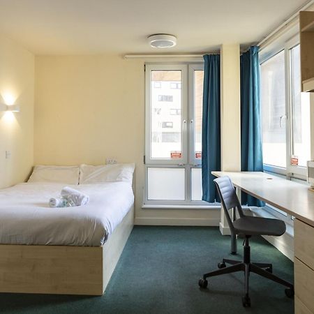 Burley Road Aparthotel Leeds  Exterior photo