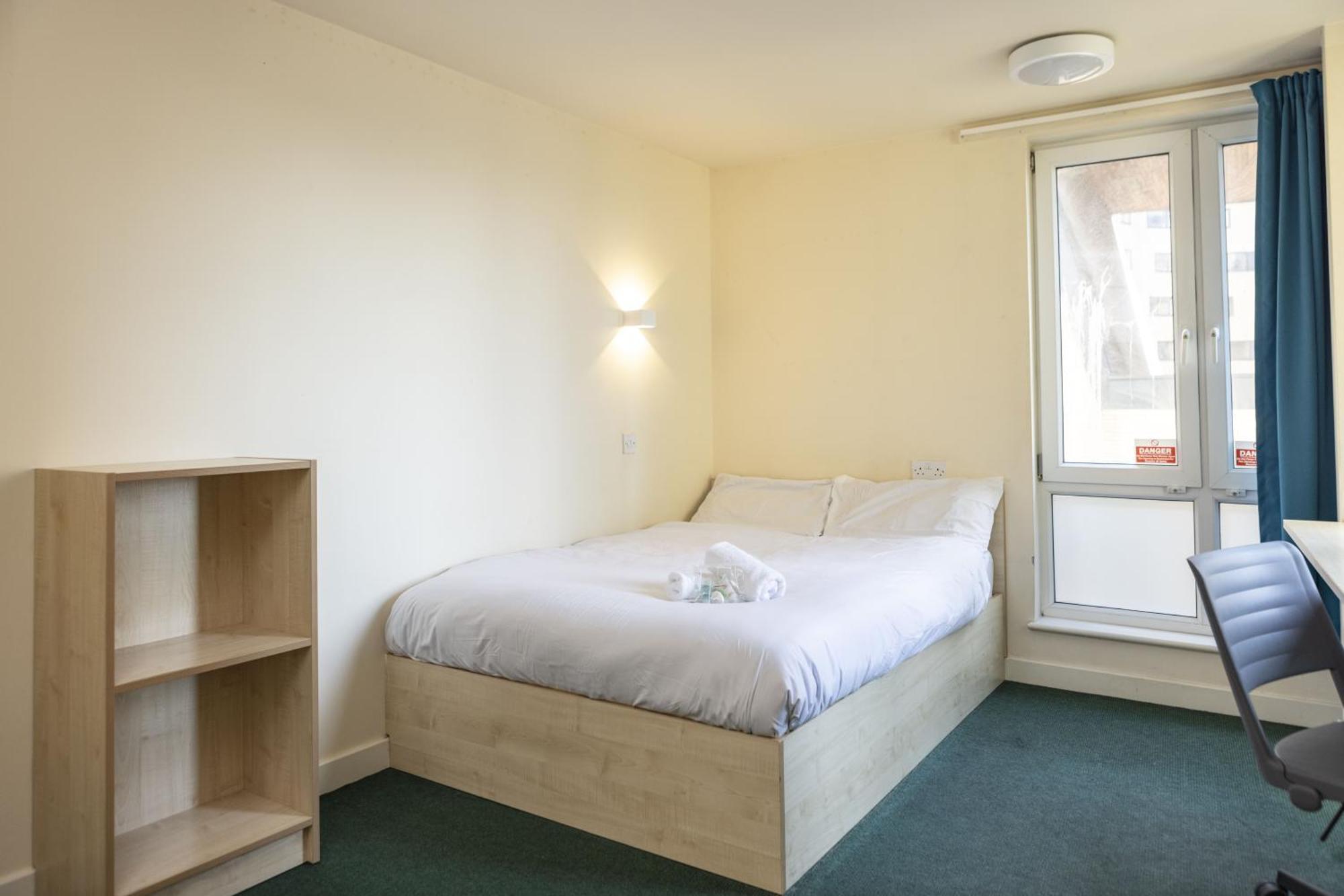 Burley Road Aparthotel Leeds  Exterior photo