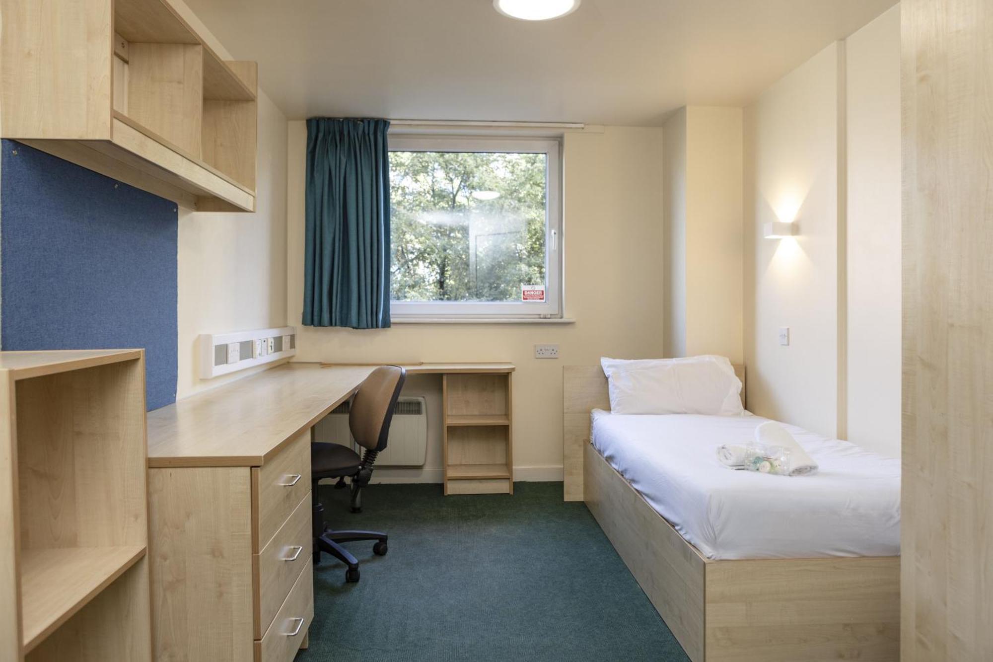 Burley Road Aparthotel Leeds  Exterior photo