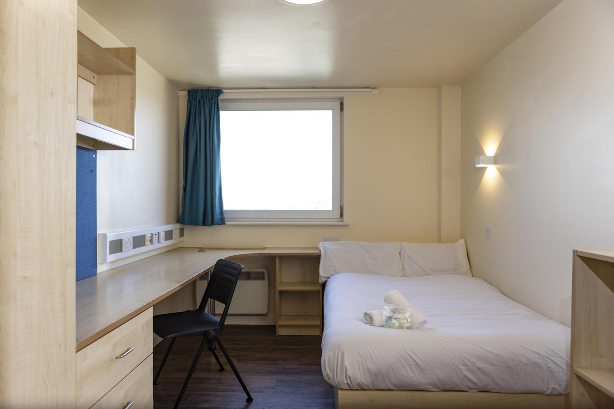 Burley Road Aparthotel Leeds  Exterior photo