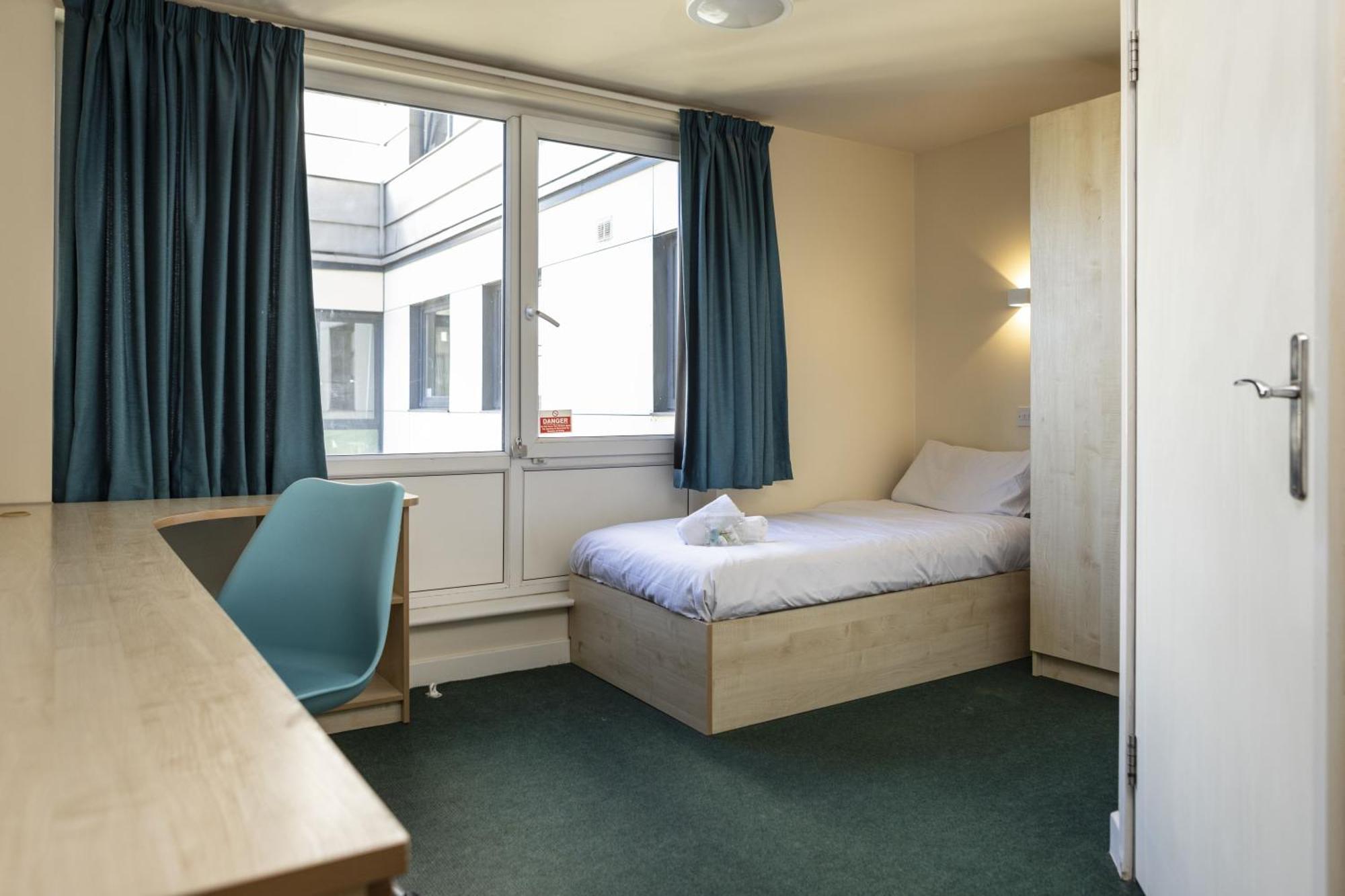 Burley Road Aparthotel Leeds  Exterior photo